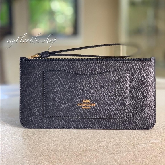 Coach Handbags - 🔥SALE🔥COACH wristlet